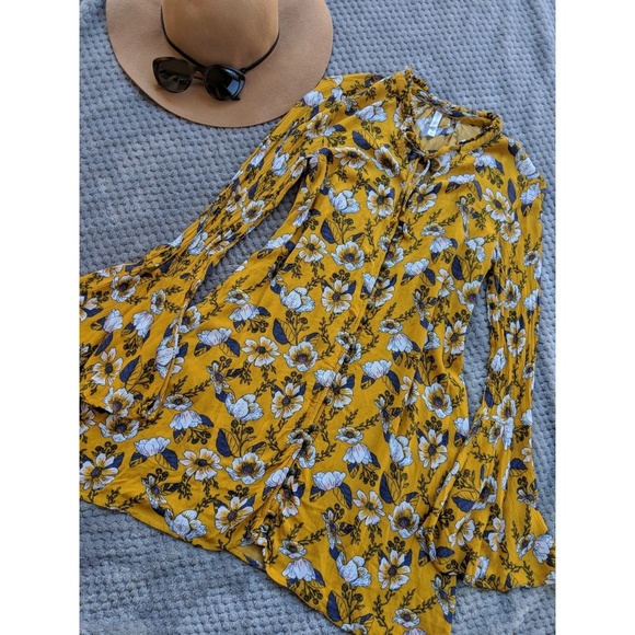 Xhilaration Dresses & Skirts - SOLD 🌼🌵Floral Boho Bell-Sleeve Dress 🌵🌼